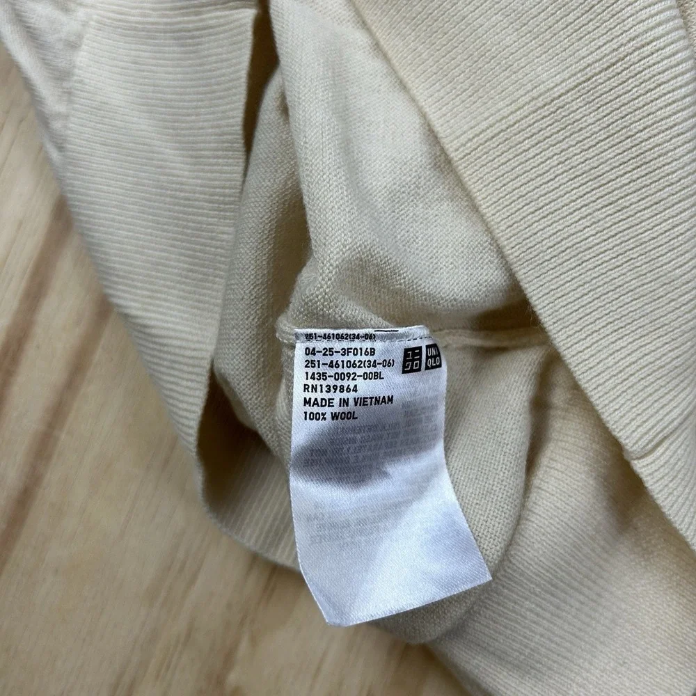 Uniqlo Women's Medium Beige Tan Lightweight V-Neck Wool Sweater Minimalist